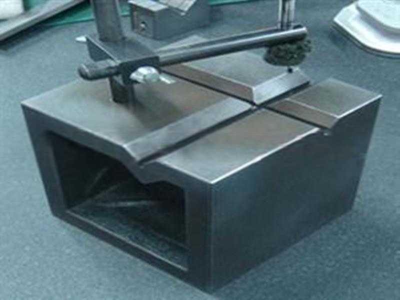 燕新量具專業(yè)生產(chǎn)供應(yīng)100m3--500m3各 型號鑄鐵方箱，廠家直銷價格優(yōu)惠，歡迎惠顧訂購。